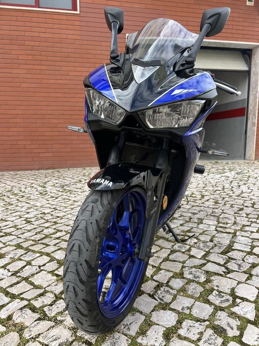 Yamaha R3 como nova