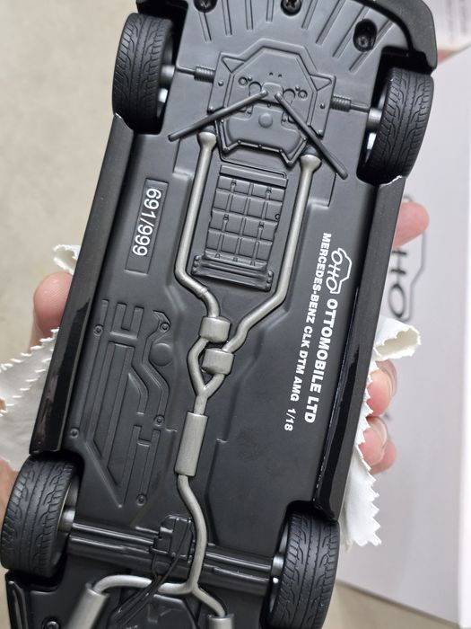 Miniatura 1/18 Mercedes-Benz  CLK DTM AMG