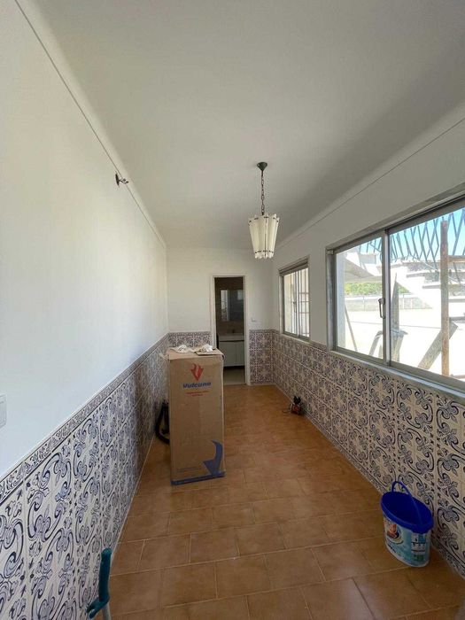 Arrenda se apartamento R/C T2+1 em moradia