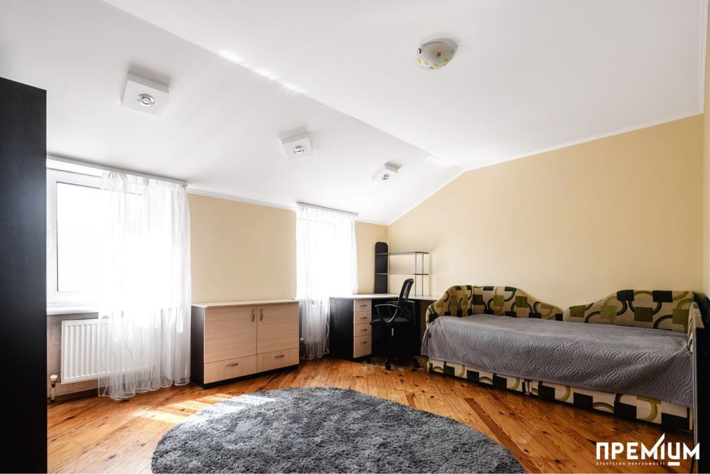 ПРОДАЖ Половина будинку 6 кімнат центр міста