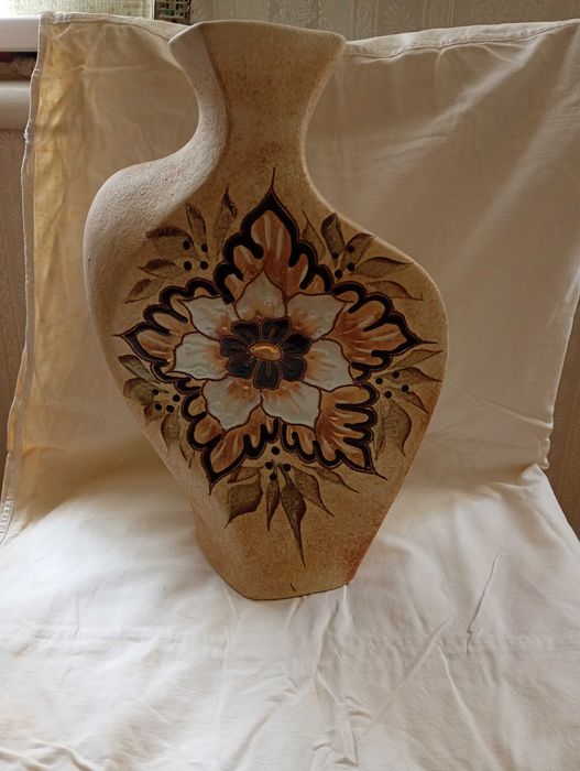 Керамическая ваза для цветов