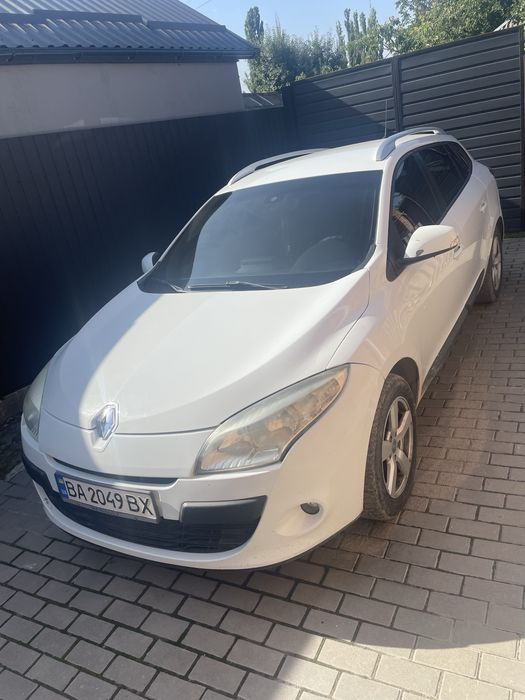 Машина шукає нового власника!Renault Megane 2010 року. Автомобіль комфортний, економний та приємний у керуванні.
