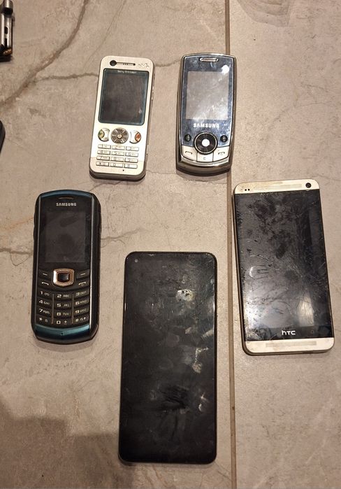 Stare części do telefonów