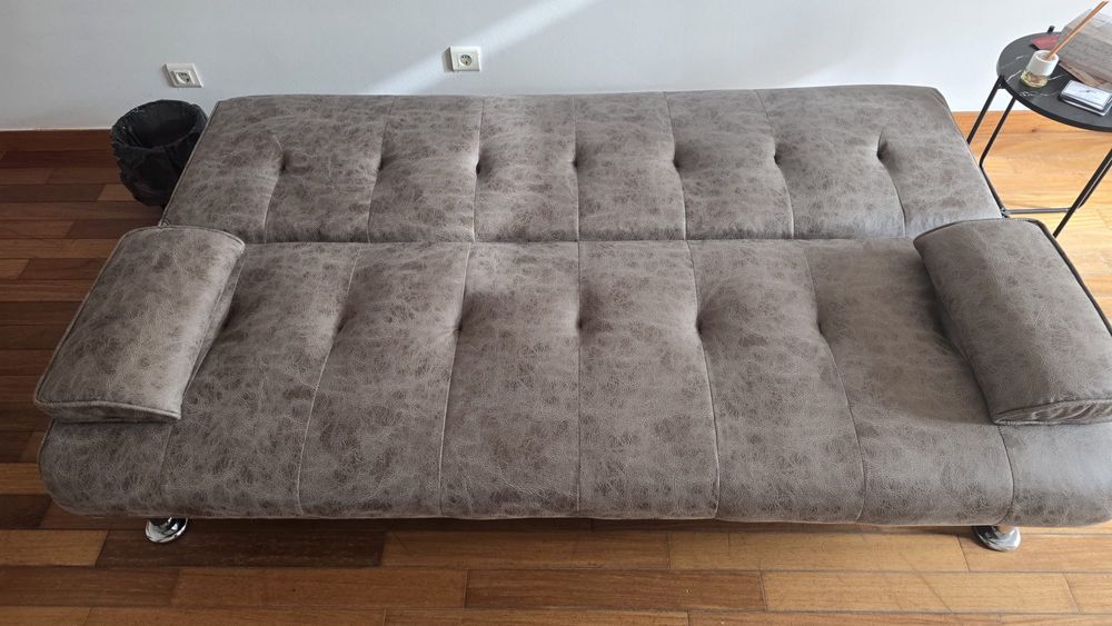 Sofá com possibilidade de abrir e fazer cama copor e meio