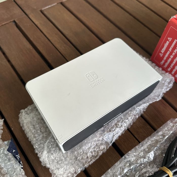 Nintendo Switch OLED – Pack Completo (Como Nova)