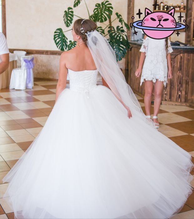 Пишна весілля сукня