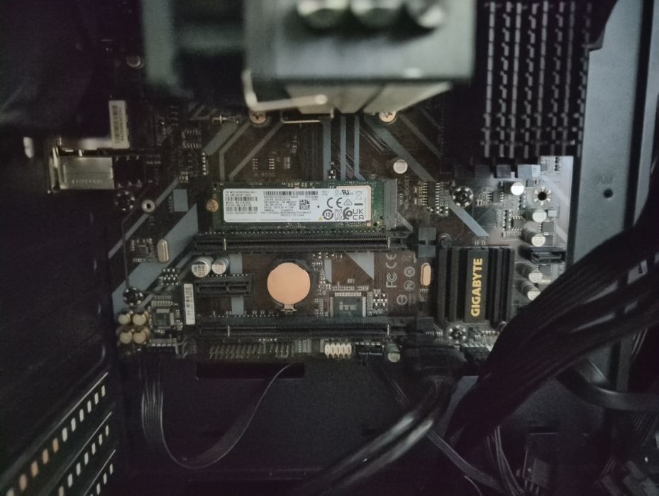 komputer biurowy / r3 2200g / 16gb ddr4 / 256gb nvme