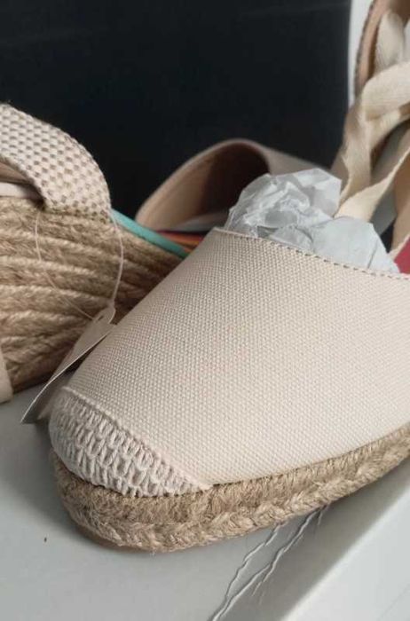 Deichmann Graceland kremowe espadryle wiązane etno folk koturna juta