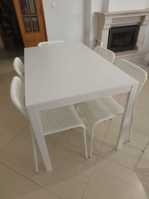 Mesa Extensível Ikea VIHALS Branca com 8 cadeiras