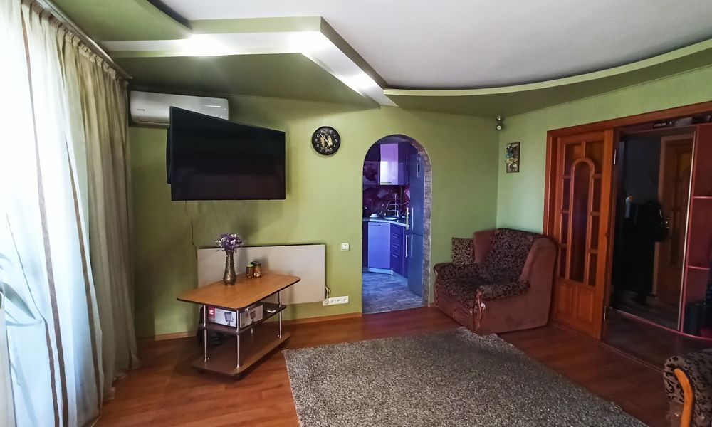 Продам 4-к. квартиру в центре