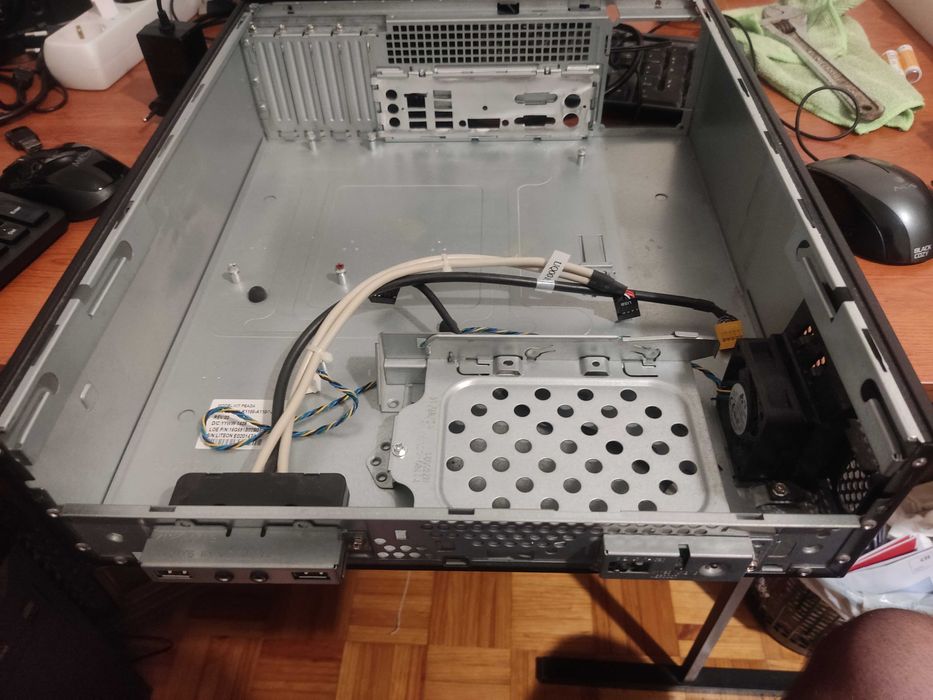 Caixa Fujitsu SFF (Small Form Factor)64585822408451124