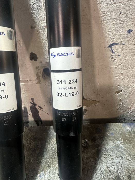 Амортизатори передні Атего