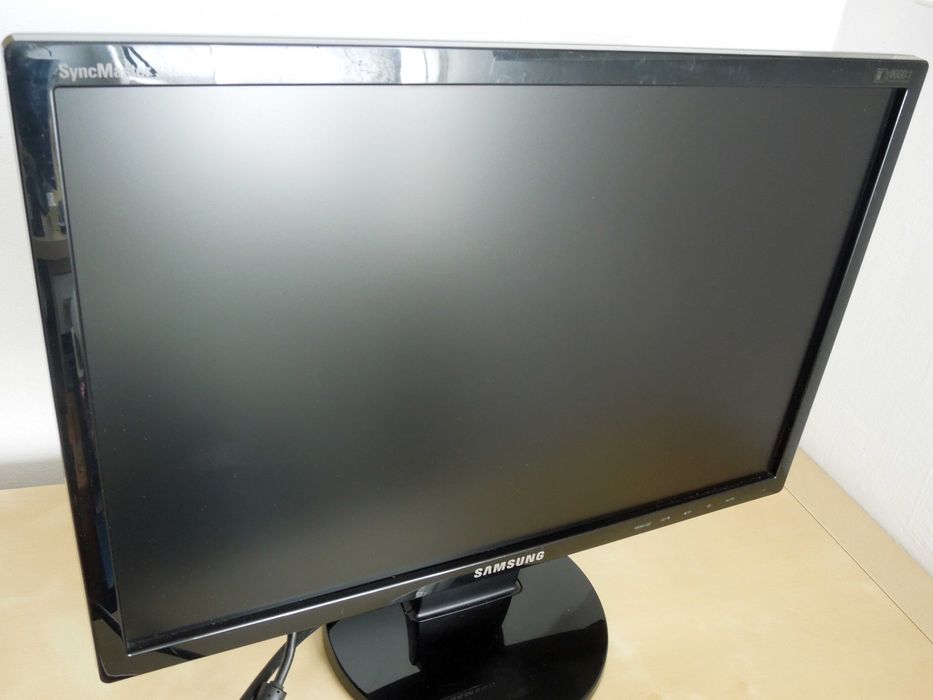 Monitor Samsung 943NWX - 19" - em óptimo estado com cabo de alimentação e cabo vga