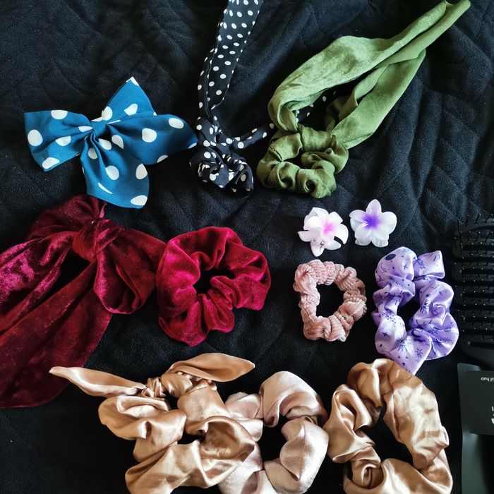 Zestaw ozdób do włosów i nowa szczotka