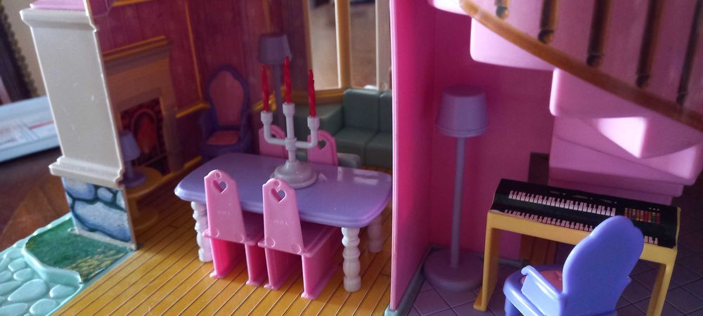 Casa de Bonecas em matéria plástica