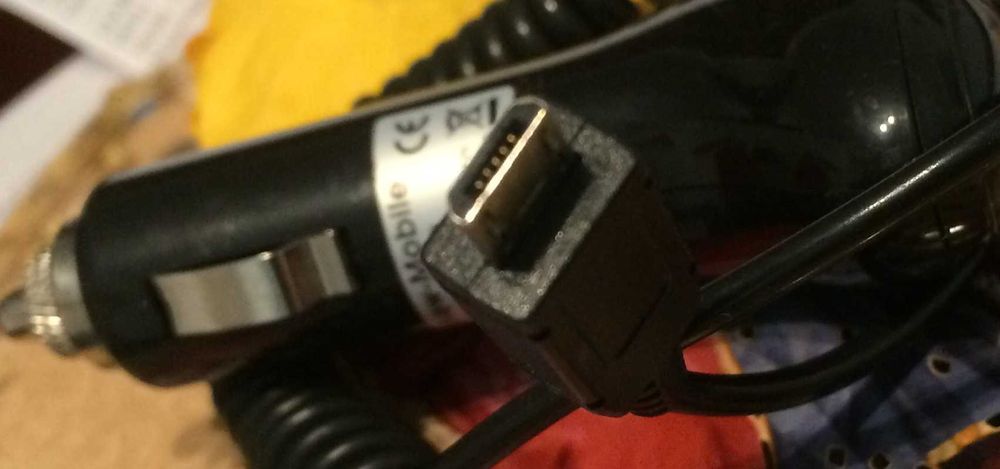 Carregador isqueiro 12-24V para  telemóvel e tablet.