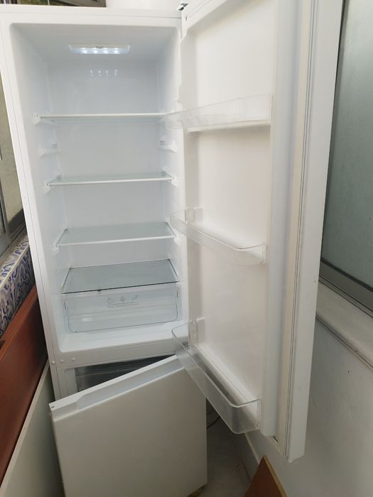 Frigorífico pouco tempo de uso