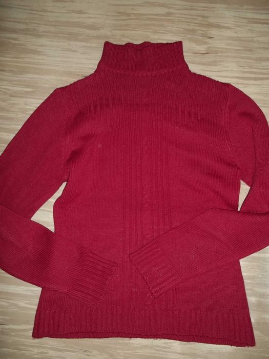 Wiśniowy sweter rozmiar S