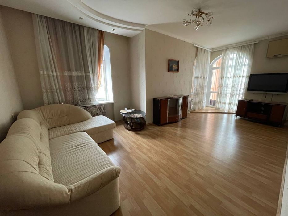 Ексклюзив !Простора 3-кімн квартира на березі моря ! Є газ!