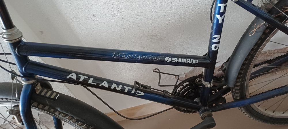 BTT azul escuro bom estado