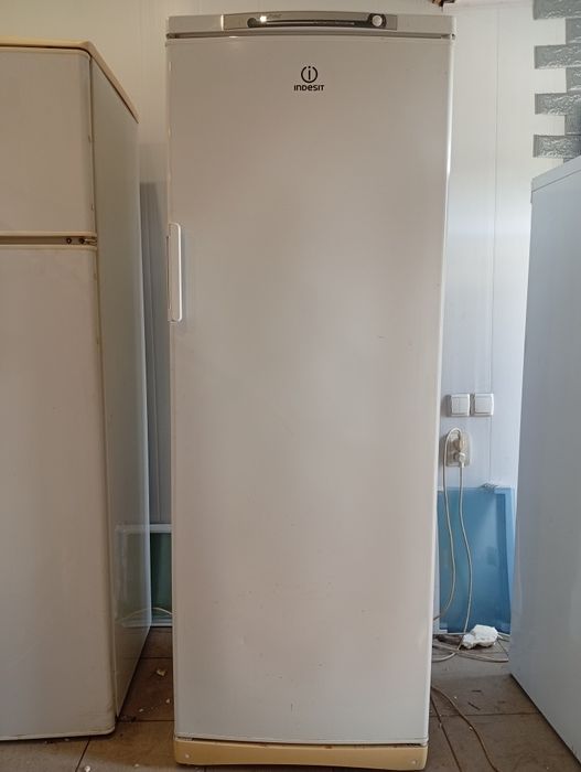 Продам  морозильну камеру indesit,(no frost)