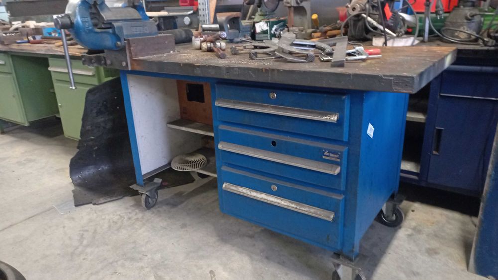 stół warsztatowy ,roboczy na kółkach z imadłem 150/70/90