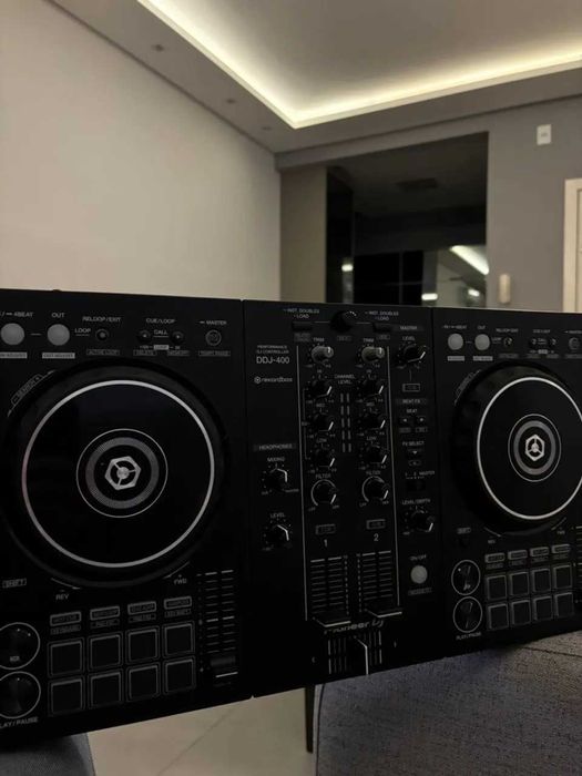 Controladora Pioneer DJ DDJ-400 - Perfeita para DJs