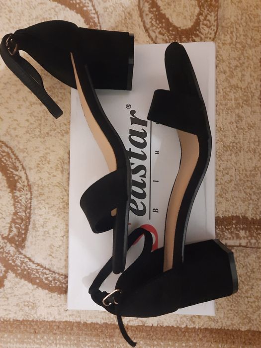 Женские босоножки