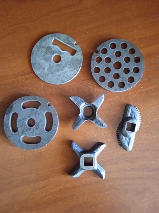 Продам сетки и ножи для ручной мясорубки