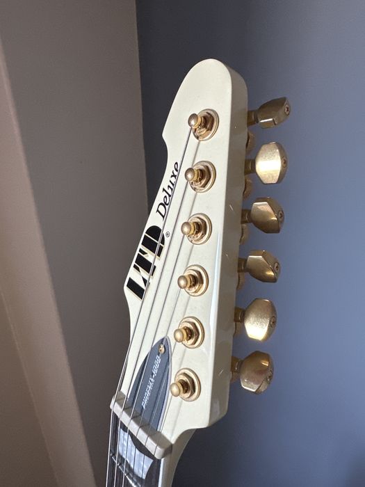 Guitarra LTD Phoenix-1000 Deluxe