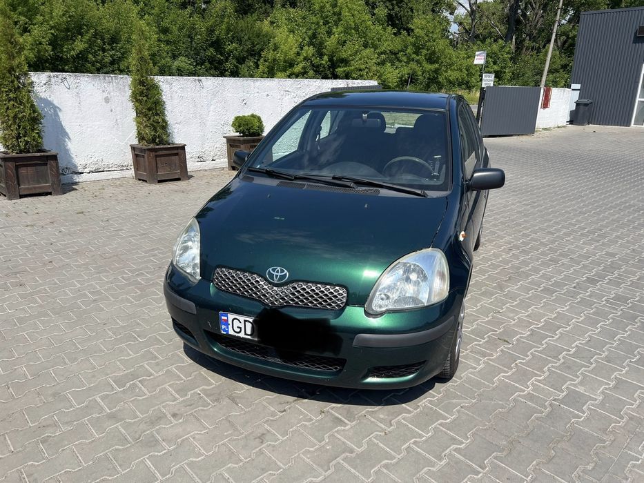 Toyota Yaris в стані сві-поіхав