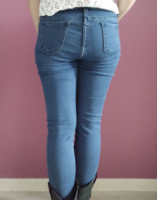Dżinsy przylegające