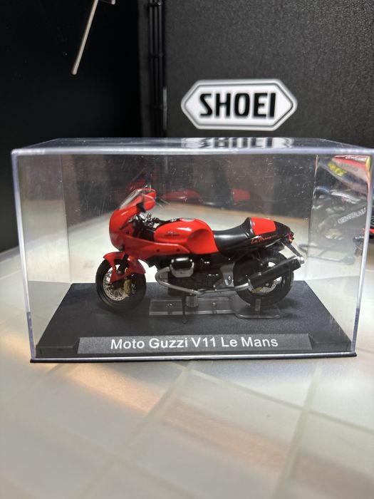 Miniatura Moto Guzzi V11 Le Mans na Escala 1/24 made by IXO