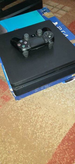 Mam na sprzedaż konsolę PS4 slim 1 000mb