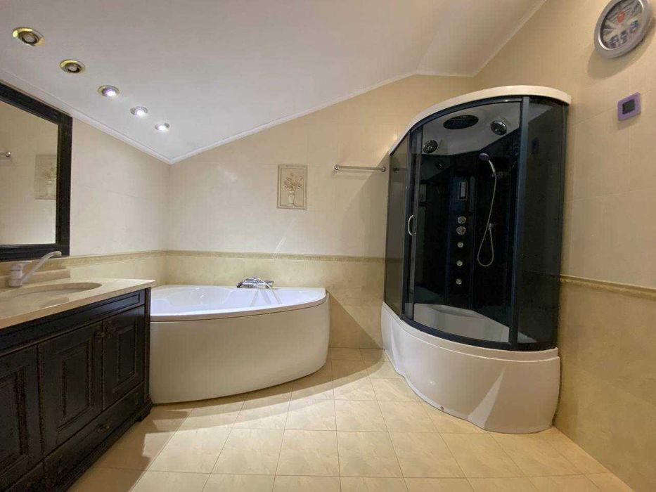 Продаж будинку з басейном в Лісовій Бучі