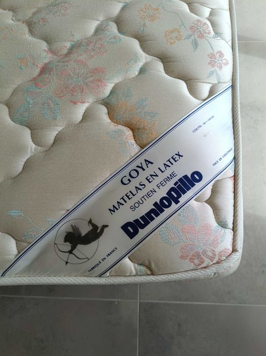 Vendo conjunto de base e colchão