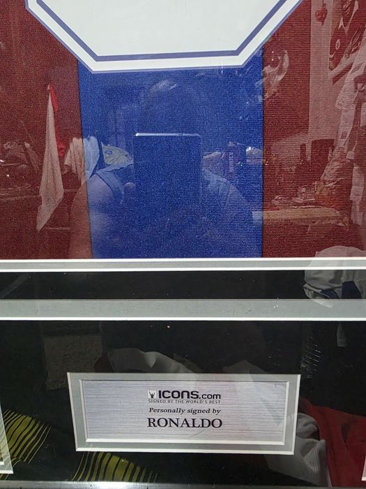 Camisola assinada e com certificado do ronaldo fenomeno.
