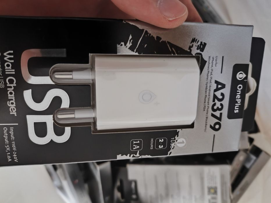 Vendo 50 carregadores USB novos na caixa