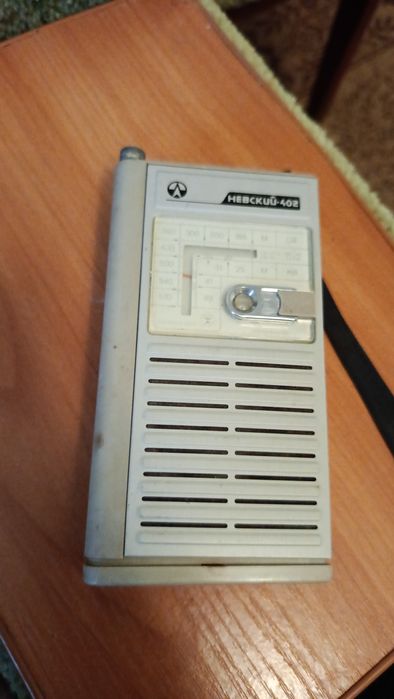 Радянський радіоприймач 1985 року Невский-402