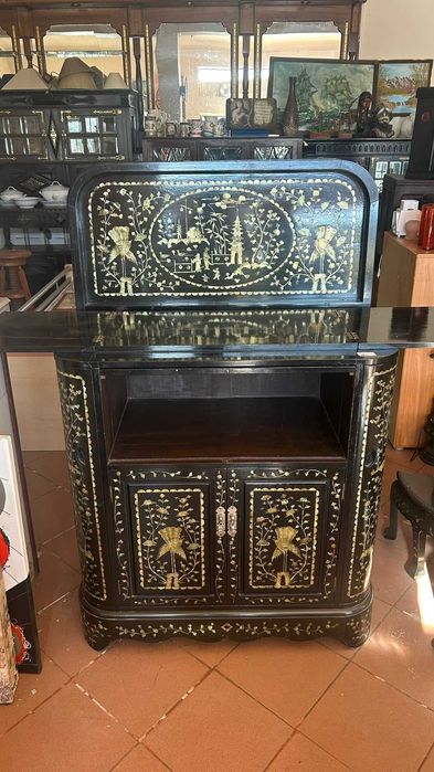 Antiguidades - Armários e loiça