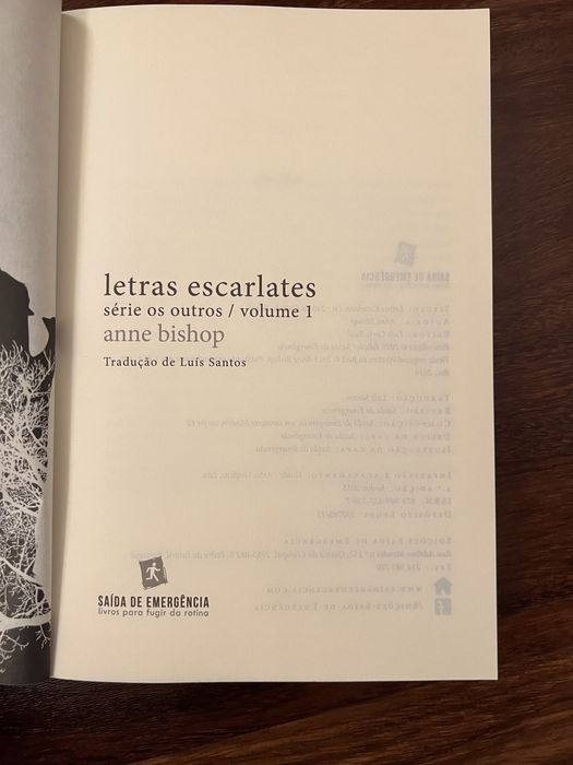 Livro Letras Escarltates