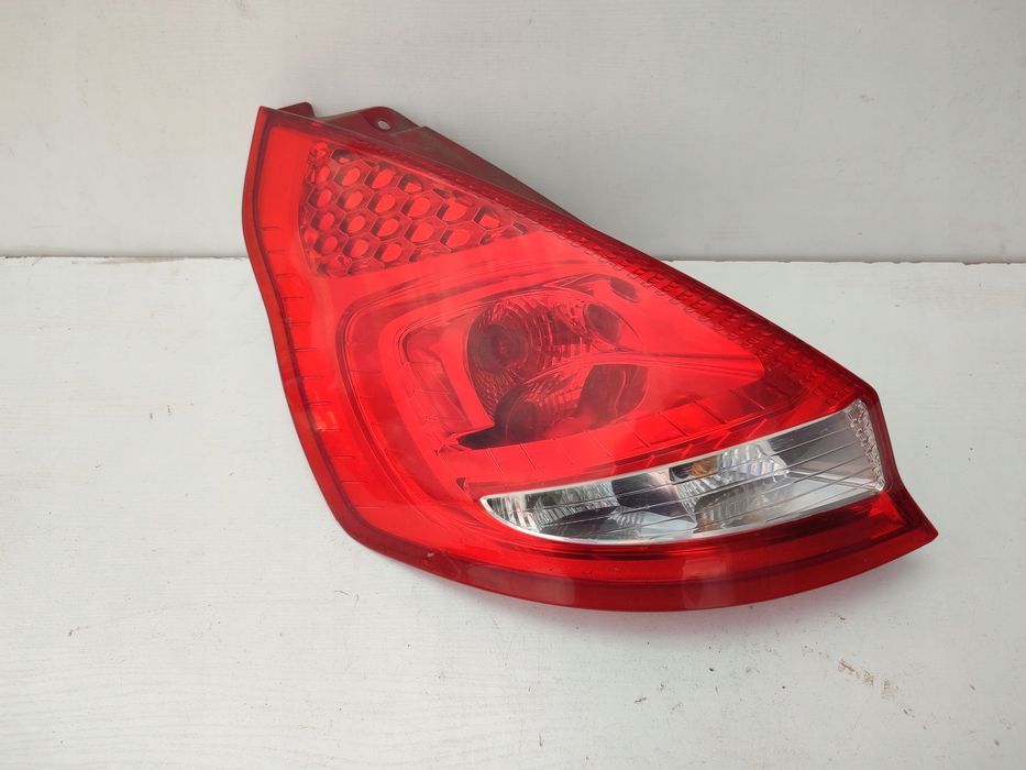 lampa lewy tył ford fiesta mk7 hb europa 5d 8a61-13405-a