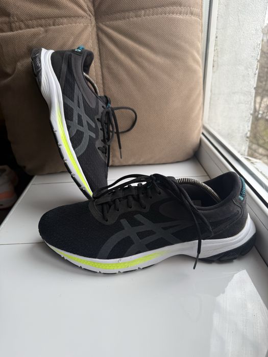 Спортивні кросівки Asics 44/28 cm