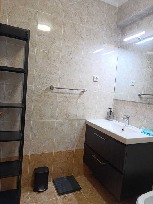 Quarto em apartamento mobilado e equipado