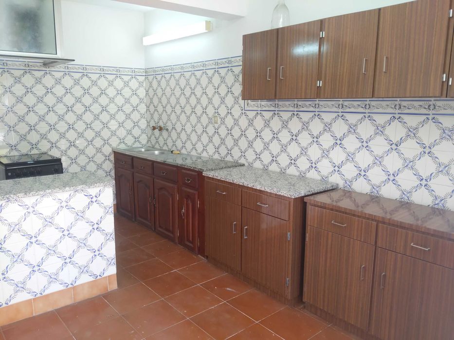 Moradia luminosa e espaçosa em Portela da Cedeira, Côja, com 2 cozinhas, duas casas de banho e vistas deslumbrantes