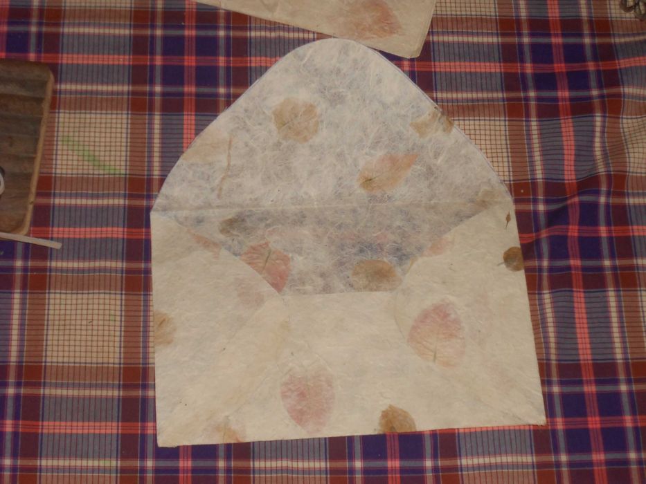 Pequeno bloco natural e envelopes papel organico reciclado artesanal