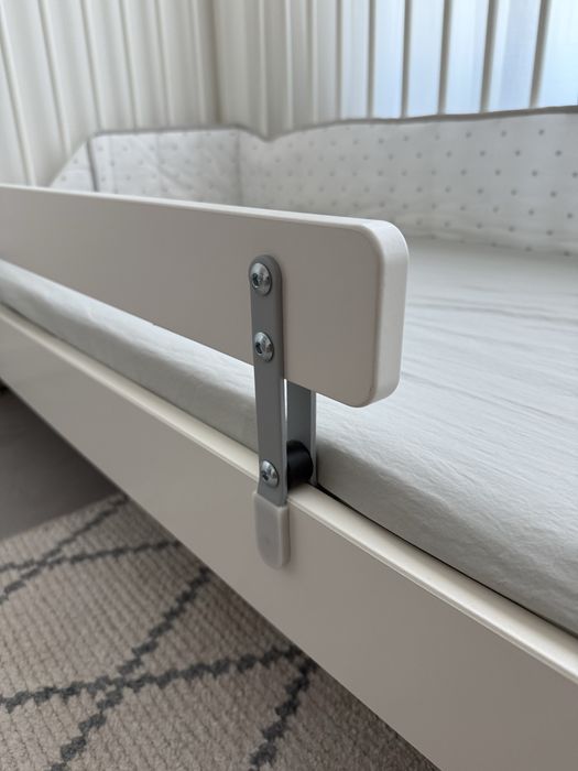 Vendo berço + colchão + barra de segurança e texteis