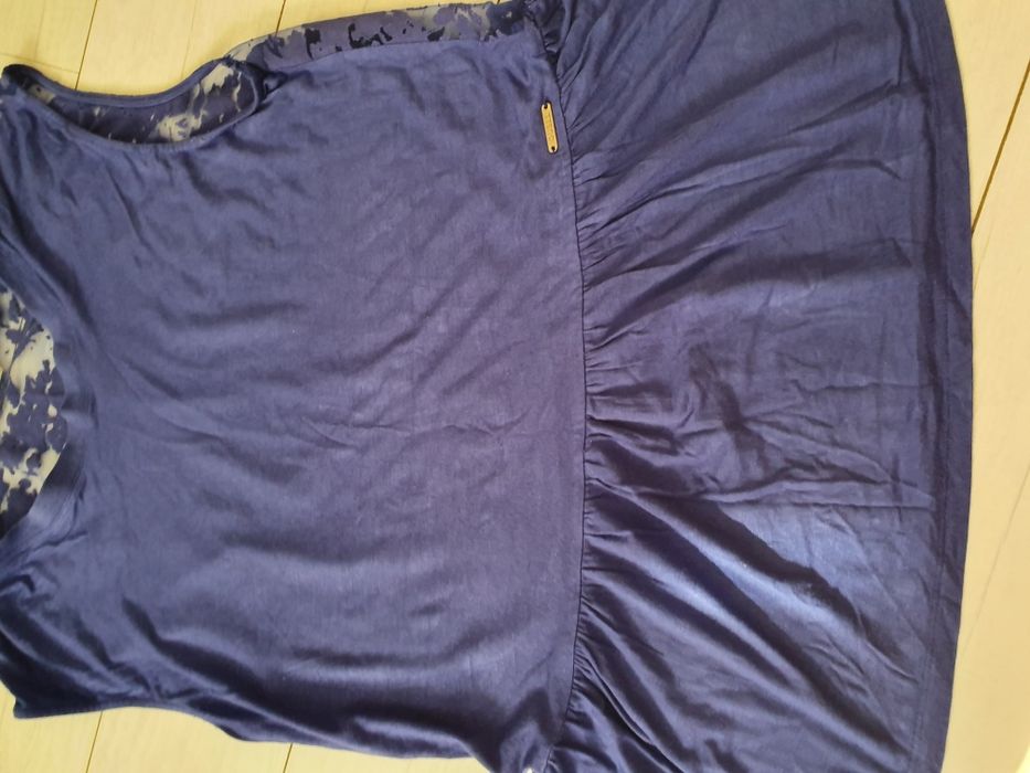 bluzka letnia Guess z ozdobnymi plecami