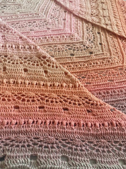 Chusta dziergana na szydełku