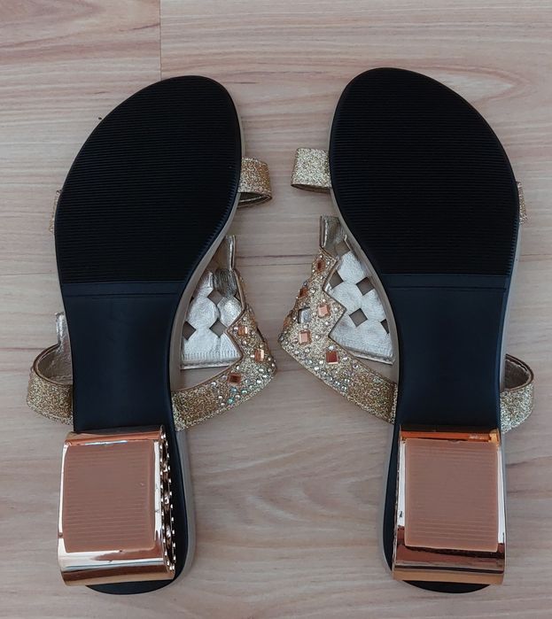 Nowe damskie klapki rozmiar 37